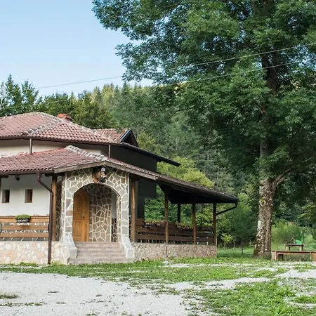 черна река *