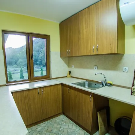 черна река *