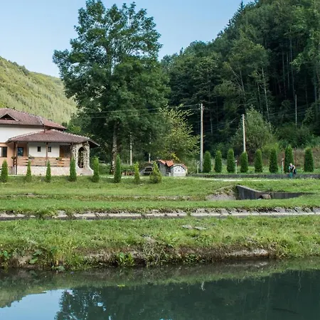 черна река Villa Ribarica